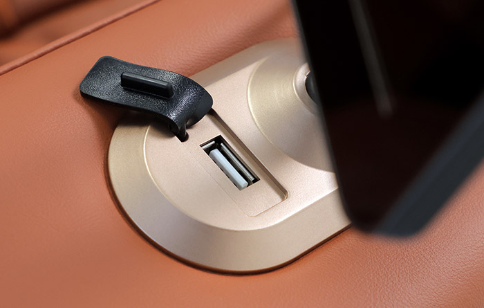 Port USB pada Coway Senno Plus